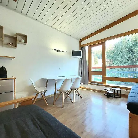 En Station Avec Balcon Et Wifi Gratuit *