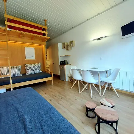 En Station Avec Balcon Et Wifi Gratuit